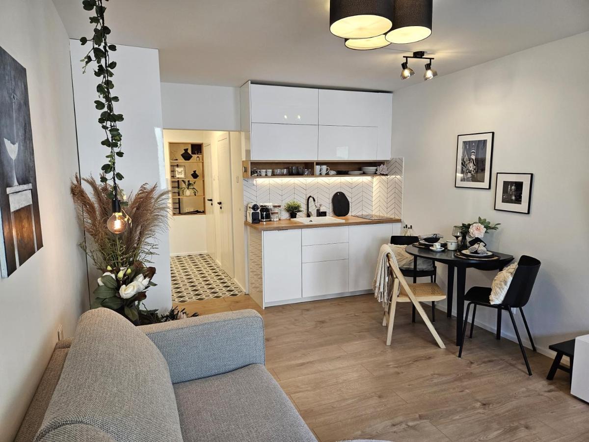 Design Apt In Old Town-Free Parking-Balcony Pozsony Kültér fotó