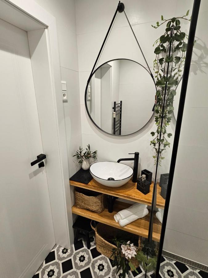 Design Apt In Old Town-Free Parking-Balcony Pozsony Kültér fotó